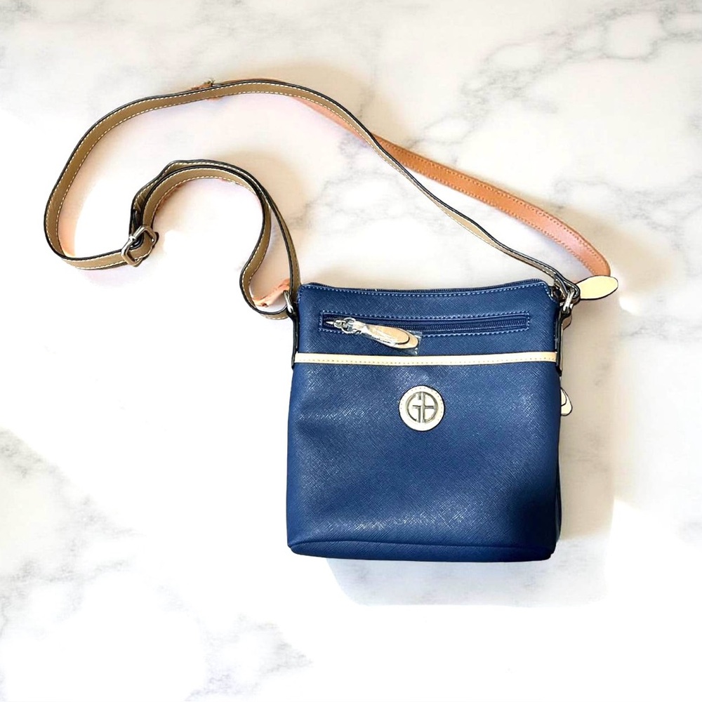 Giani Bernini Navy &Tan Crossbody Bag, EUC, man made material, clean, 9 x 8.5”